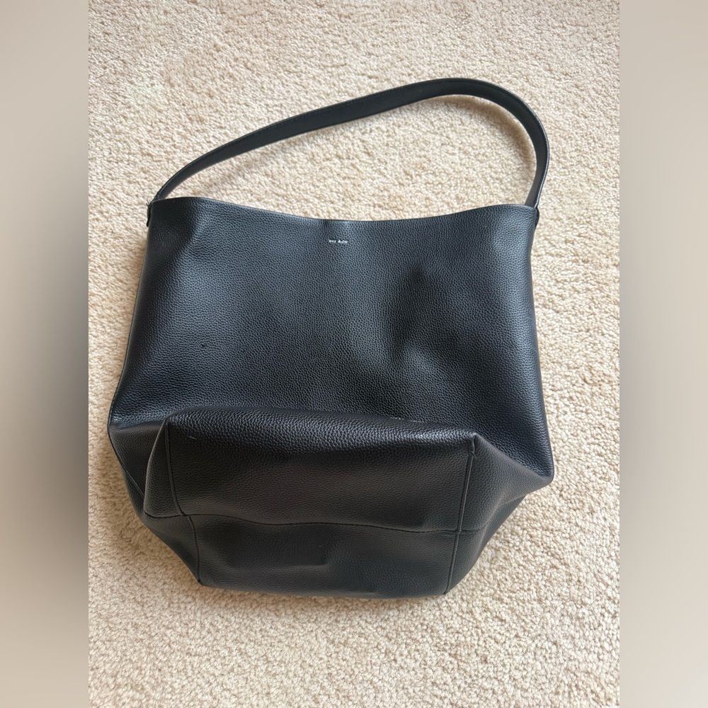 Black Bucket Tote • Minimalist Quiet Luxury